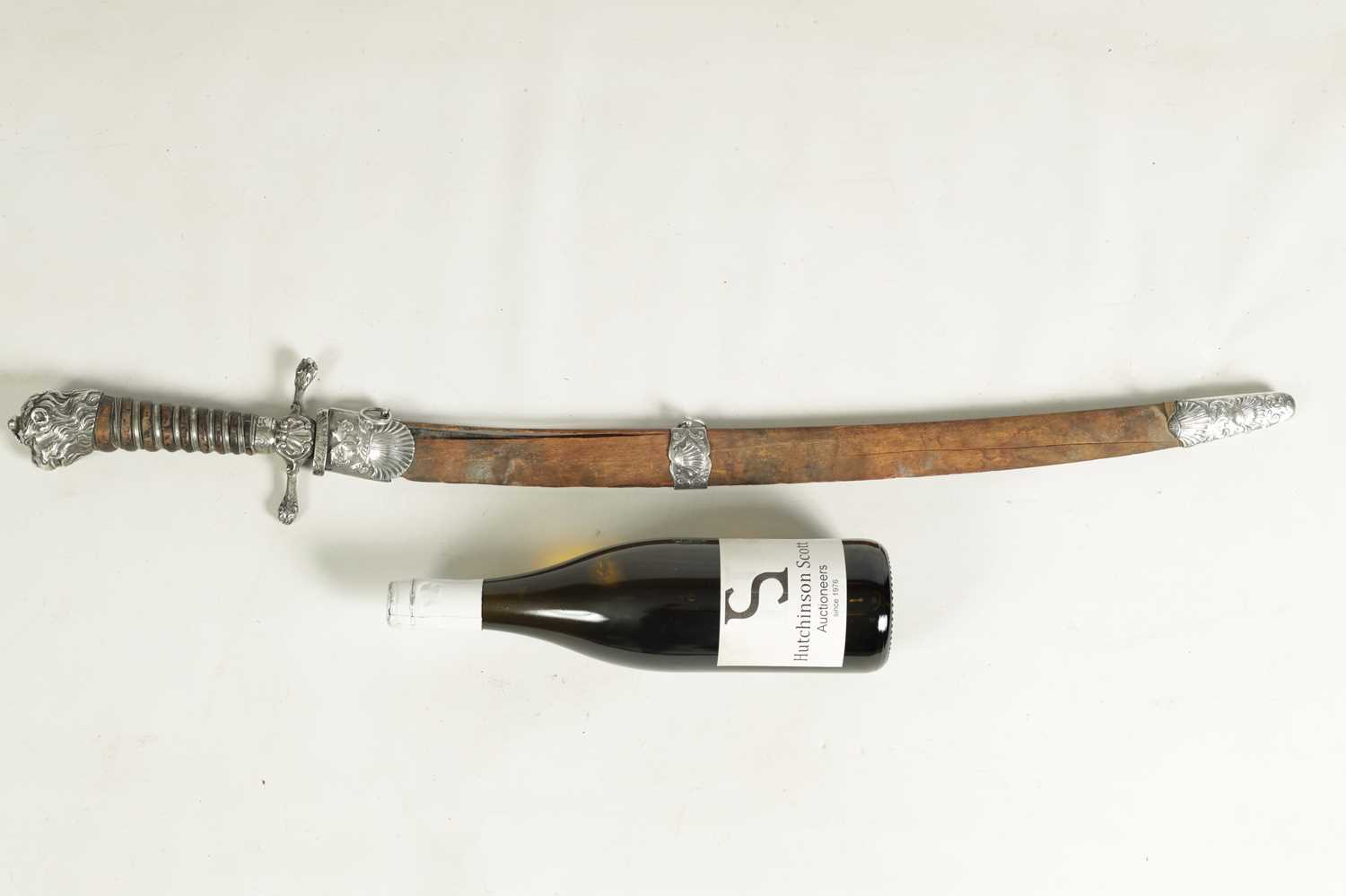 AN 18TH CENTURY ENGLISH SILVER-MOUNTED HANGER - Image 3 of 13