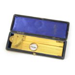 A CASED BOXWOOD AND BRASS INCLINOMETER LEVEL BY JOHN DAVIS & SON. DERBY