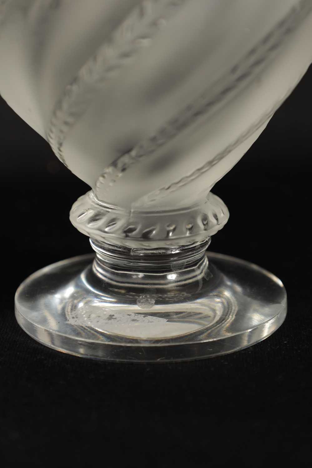 A PAIR OF LALIQUE FROSTED AND CLEAR GLASS “ERMENONVILLE” VASES - Image 5 of 12