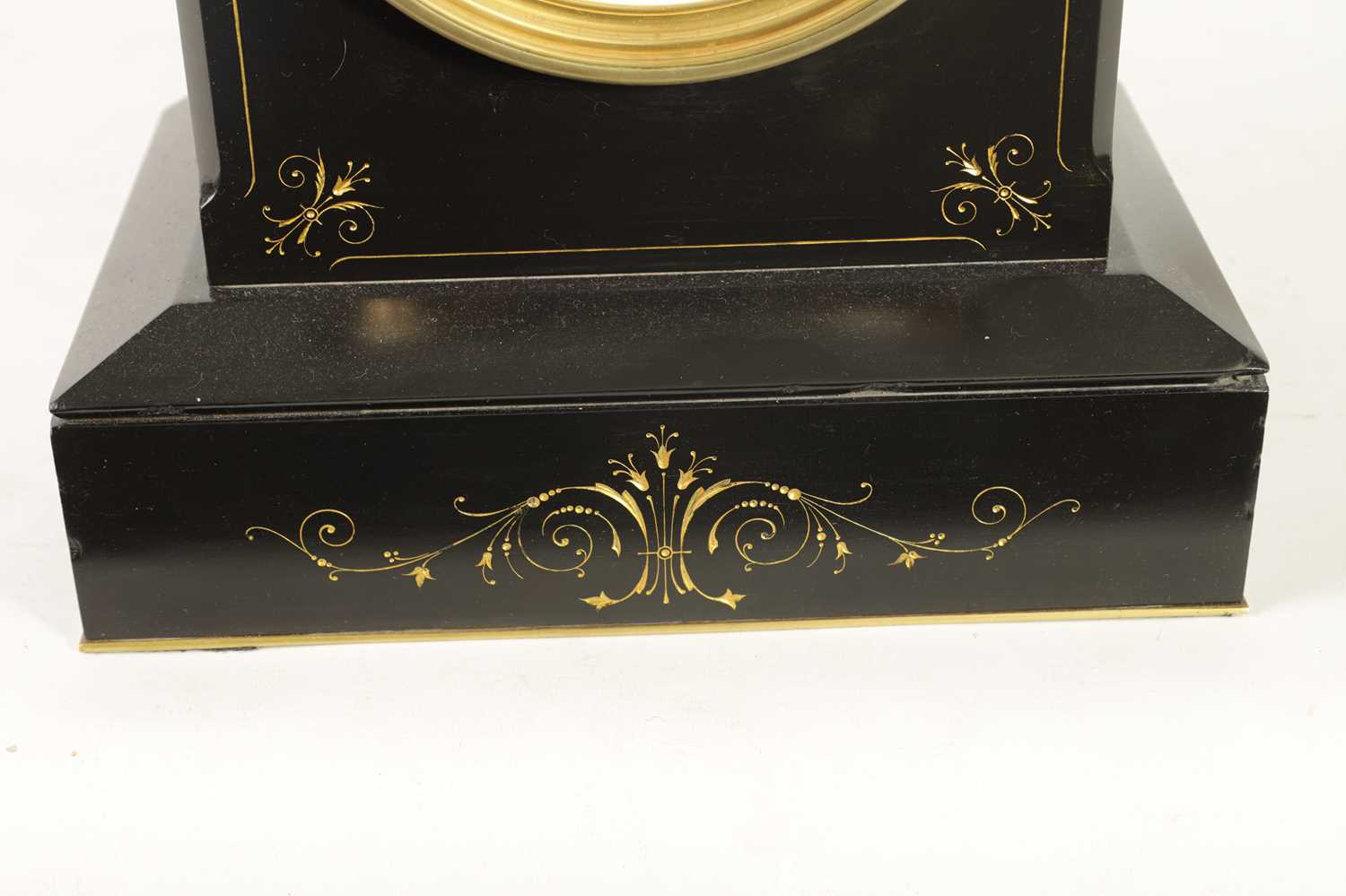 A LATE 19TH CENTURY QUARTER CHIMING BLACK SLATE MARBLE MANTEL CLOCK - Image 2 of 7