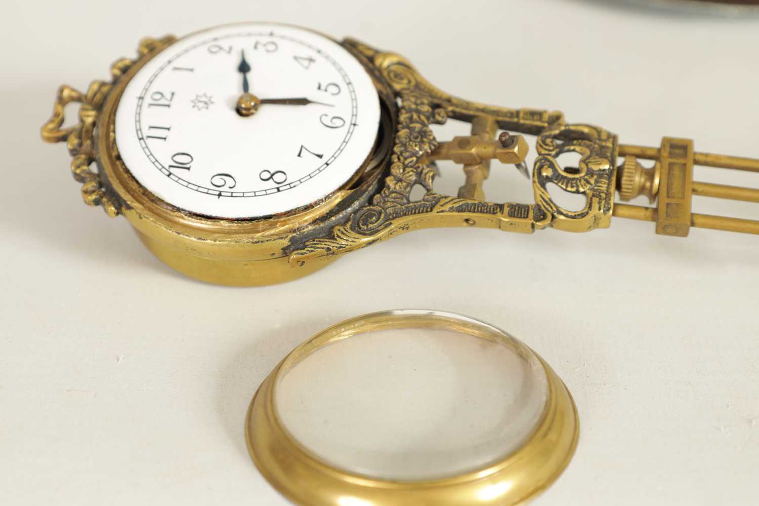 AN EARLY 20TH CENTURY FRENCH MYSTERY FIGURAL MANTLE CLOCK - Image 5 of 8