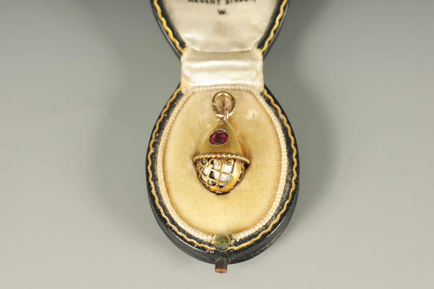 A LATE 19TH CENTURY FABERGE 14CT GOLD ENAMEL AND RUBY PENDANT EGG, WORKMASTER HENRIK WIGSTROM - Image 2 of 16