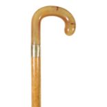 A 1920’S 9CT GOLD MOUNTED HORN HANDLED WALKING STICK