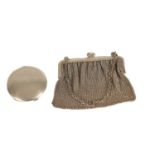 A GEORGE V CHAINWORK SILVER LADIES EVENING PURSE AND A POWDER COMPACT