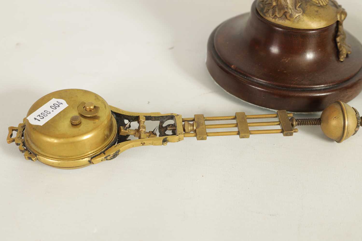 AN EARLY 20TH CENTURY FRENCH MYSTERY FIGURAL MANTLE CLOCK - Image 8 of 8