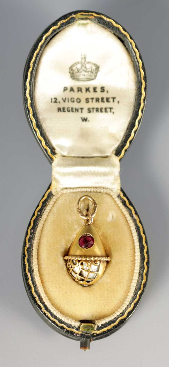 A LATE 19TH CENTURY FABERGE 14CT GOLD ENAMEL AND RUBY PENDANT EGG, WORKMASTER HENRIK WIGSTROM