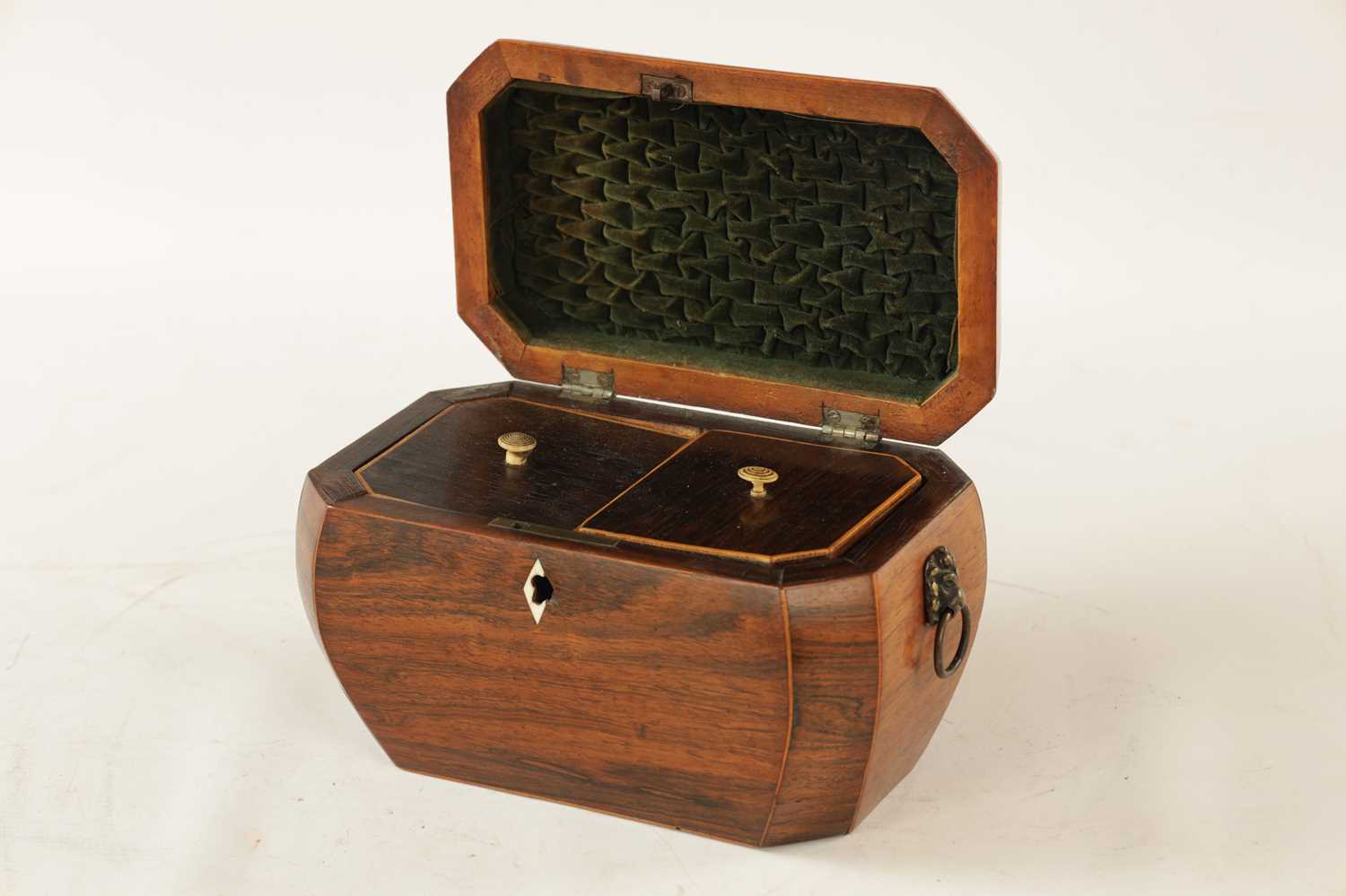 A REGENCY ROSEWOOD AND BOXWOOD INLAID BOMBE SHAPED TEA CADDY - Image 7 of 11