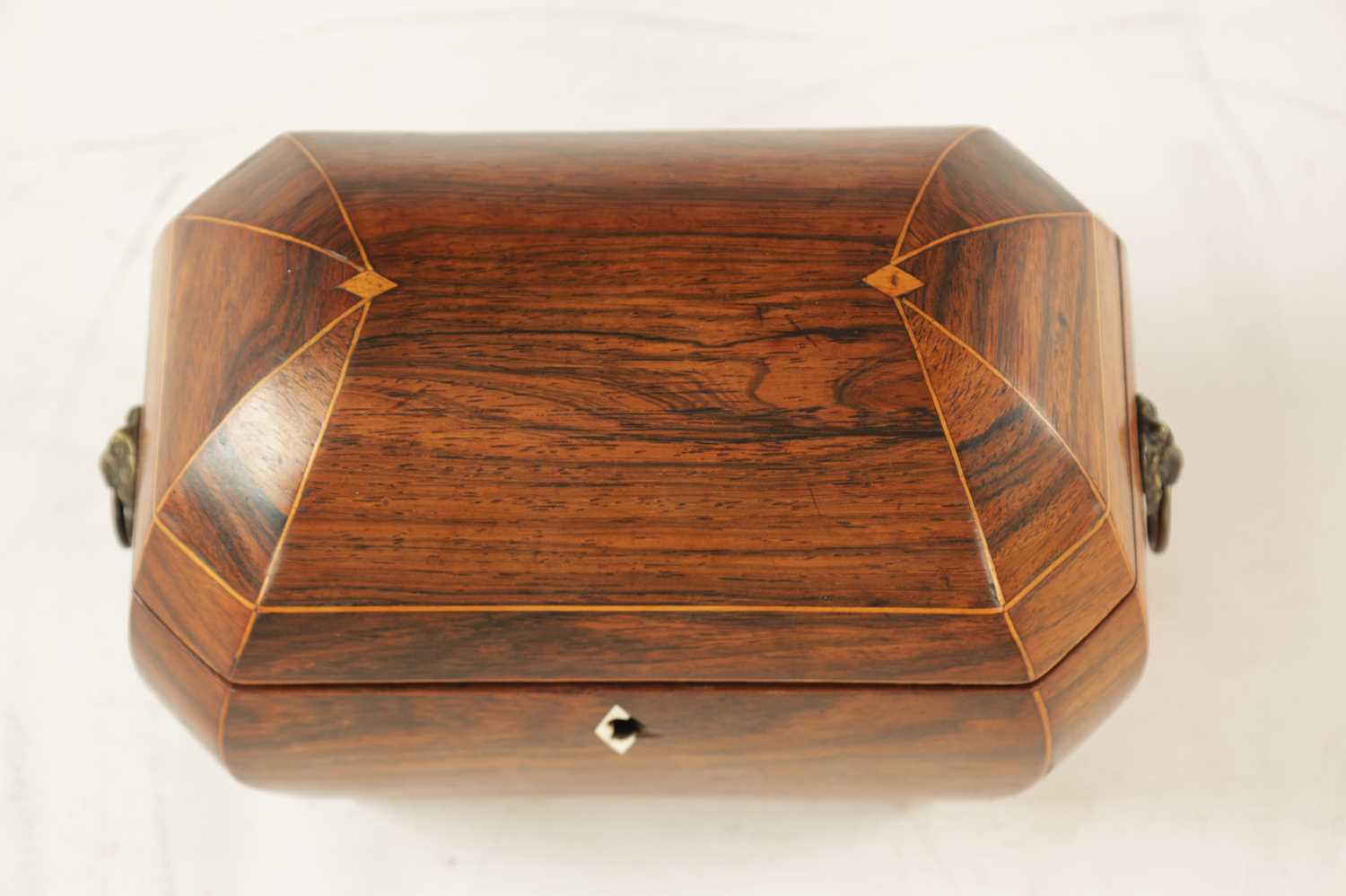 A REGENCY ROSEWOOD AND BOXWOOD INLAID BOMBE SHAPED TEA CADDY - Image 2 of 11