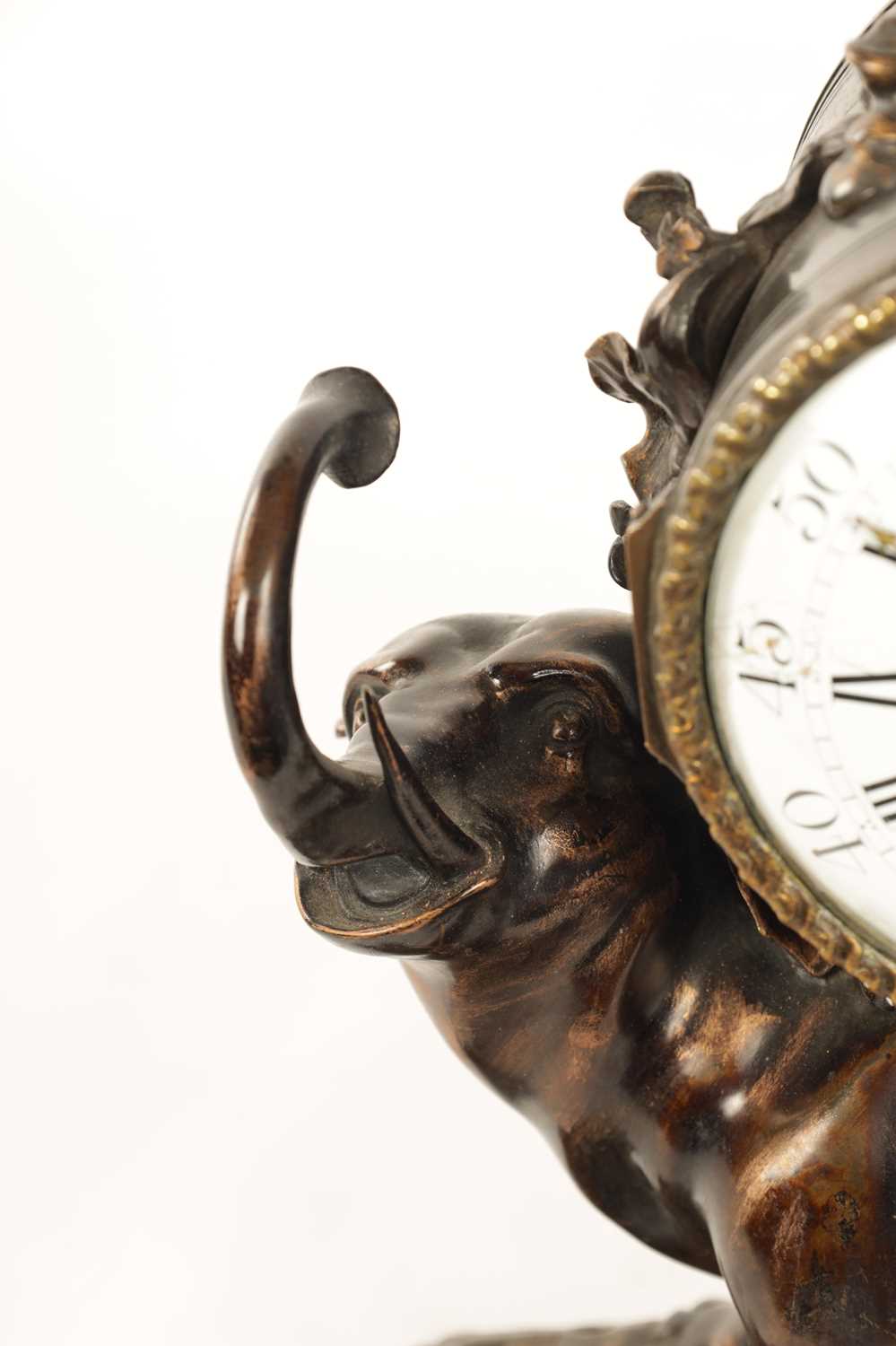 THUILLIER, A PARIS. A LATE 19TH CENTURY FRENCH PATINATED BRONZE MANTEL CLOCK - Image 5 of 14