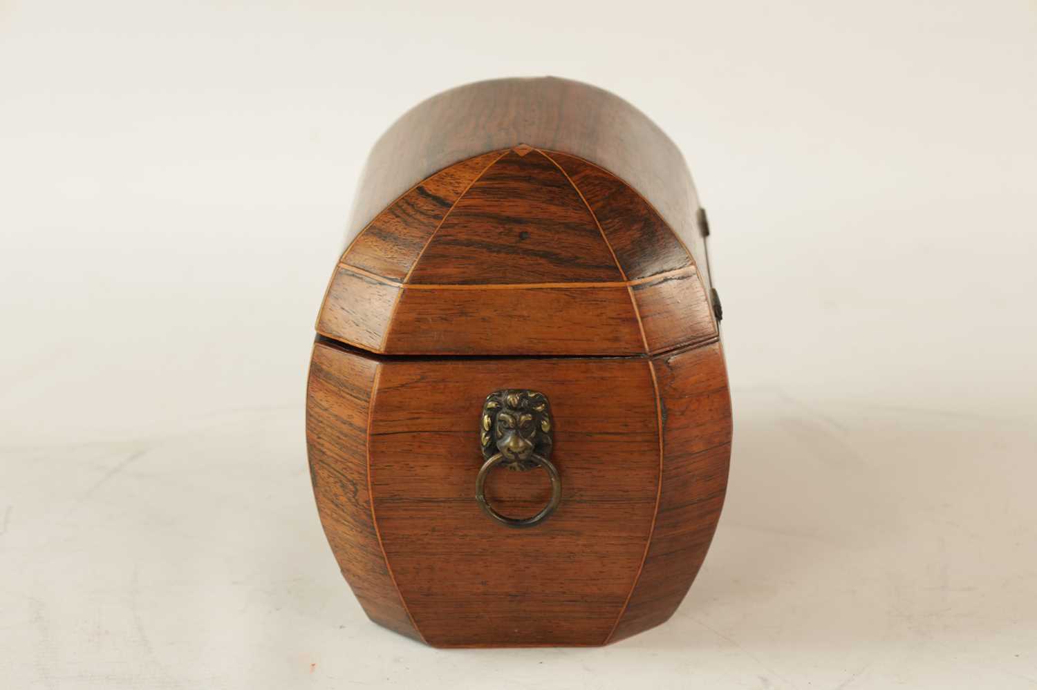A REGENCY ROSEWOOD AND BOXWOOD INLAID BOMBE SHAPED TEA CADDY - Image 4 of 11