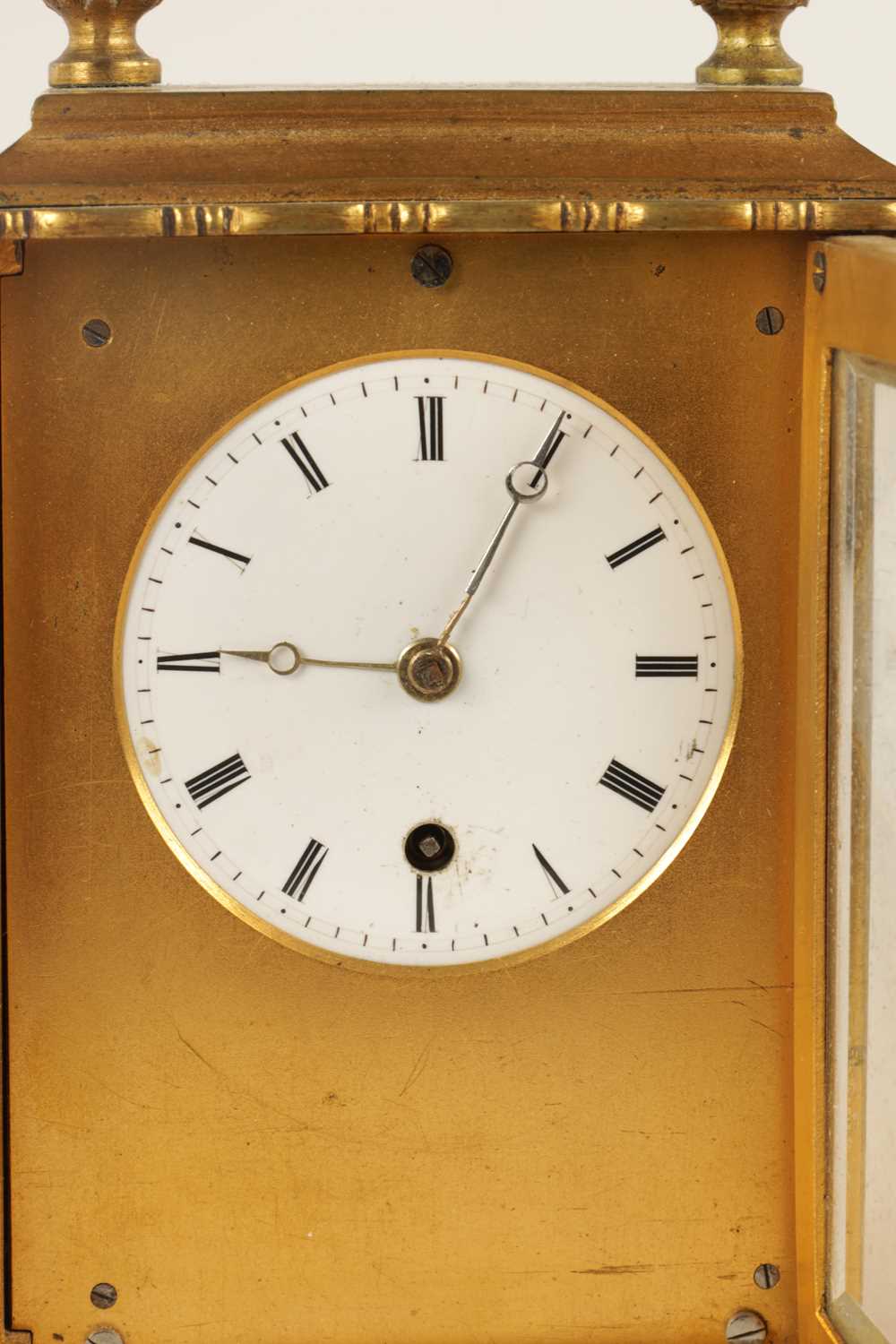 A MID 19TH CENTURY FRENCH GILT ENGRAVED CASED FUSEE CARRIAGE CLOCK - Image 4 of 7