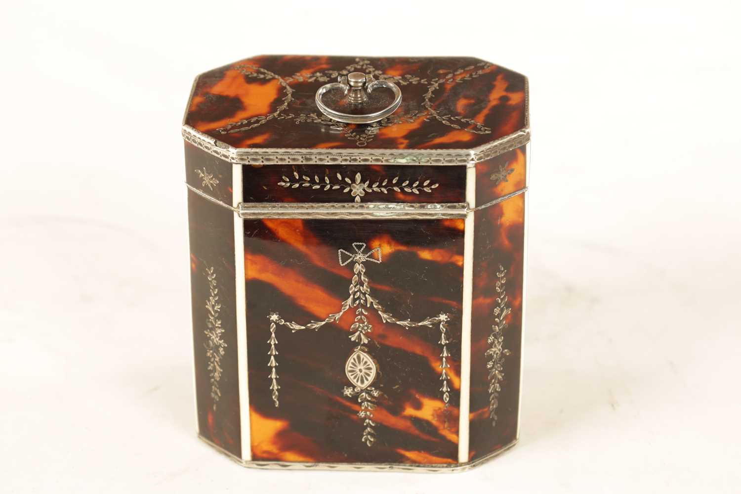 A FINE GEORGE III TORTOISHELL, IVORY AND SILVER MOUNTED FACETTED TEA CADDY - Image 9 of 12