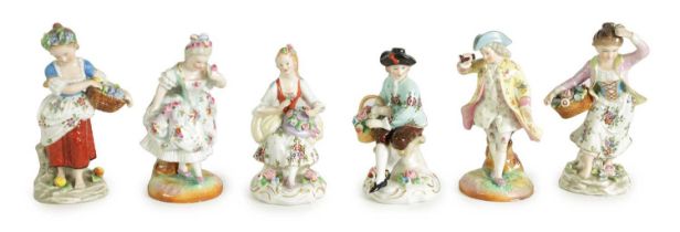 A PAIR OF LATE 19TH CENTURY SITZENDORF PORCELAIN SEATED FIGURES