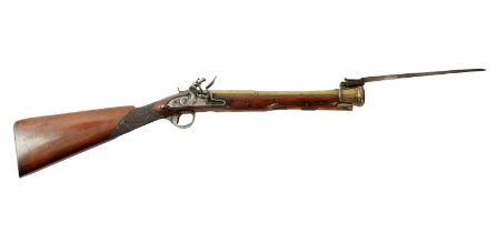 AN EARLY 19TH CENTURY FLINTLOCK COACHING BLUNDERBUSS WITH OVER FLICK BAYONET BY HARDING