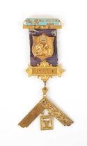 AN EARLY 20TH CENTURY MASONIC 15CT GOLD, DIAMOND SET AND ENAMEL MEDAL