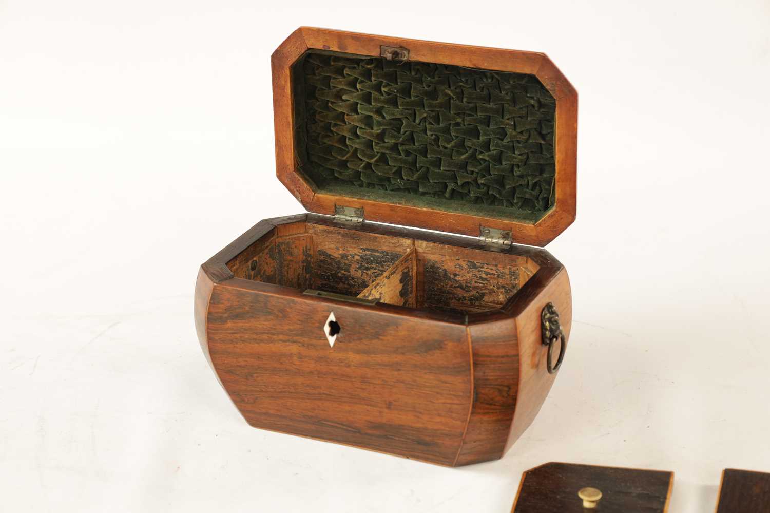 A REGENCY ROSEWOOD AND BOXWOOD INLAID BOMBE SHAPED TEA CADDY - Image 8 of 11