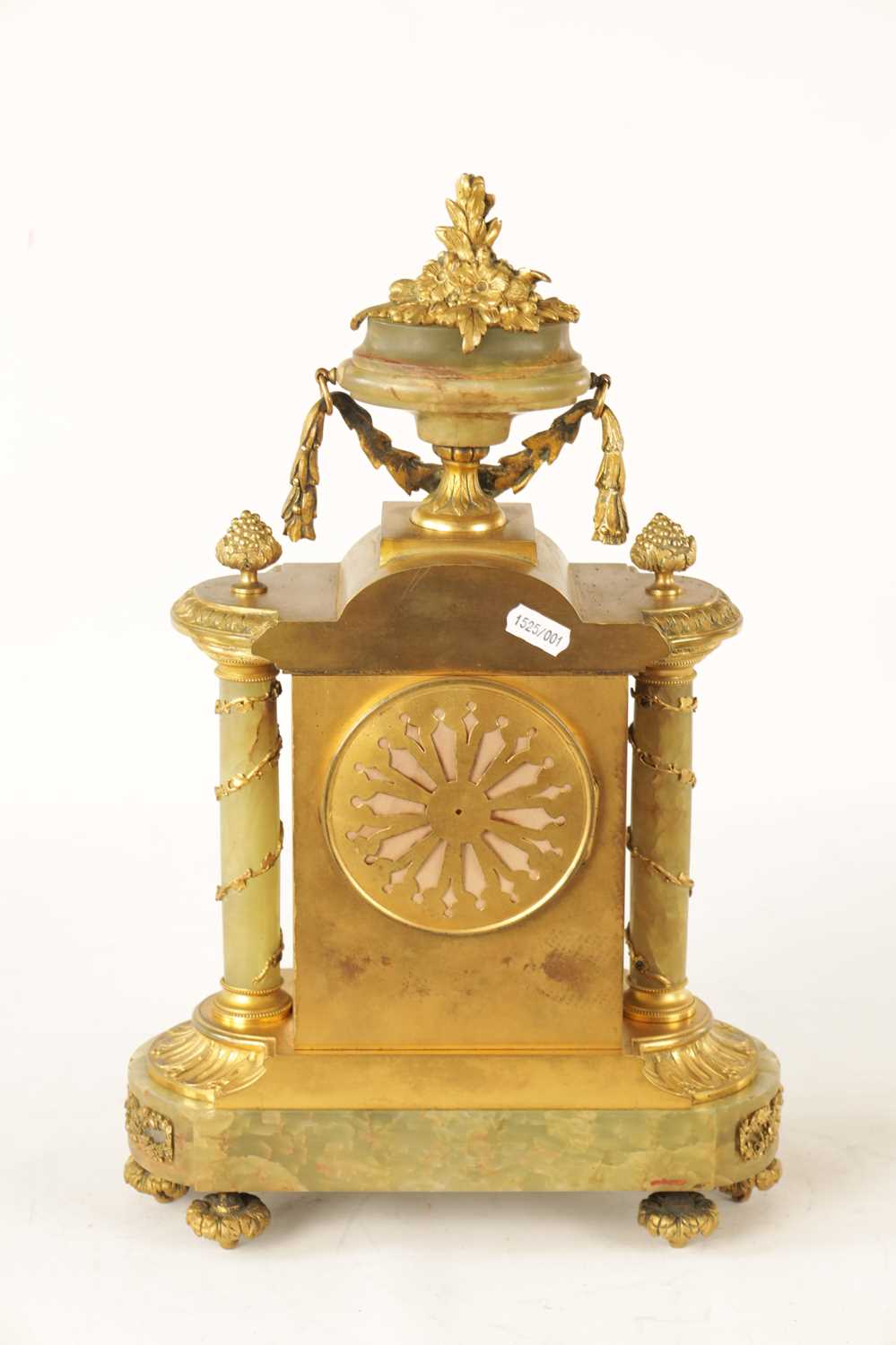 A LATE 19TH CENTURY FRENCH ORMOLU AND ONYX MANTEL CLOCK - Image 9 of 12