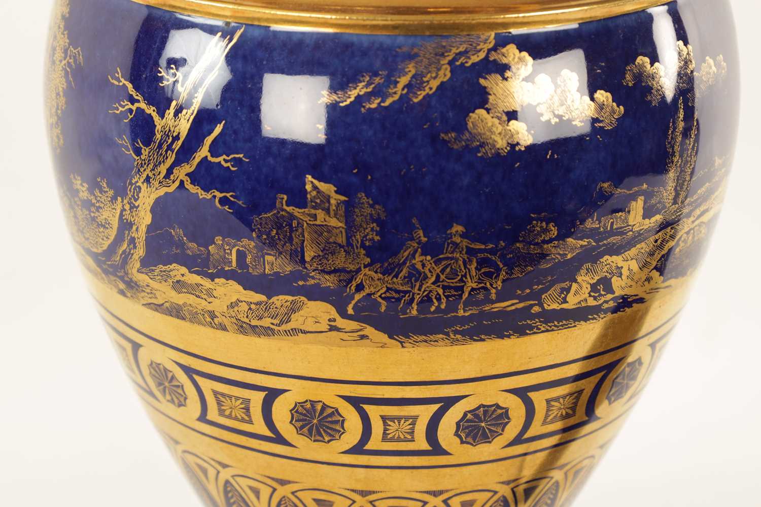 AN EARLY 19TH CENTURY FRENCH PARIS PORCELAIN ROYAL BLUE AND GILT URN SHAPED PEDESTAL VASE - Image 7 of 8