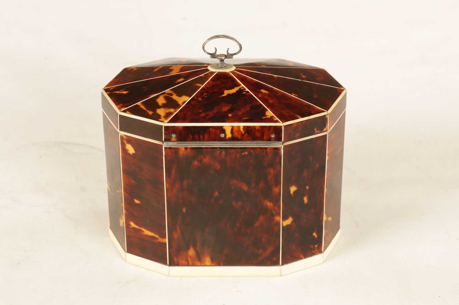 A FINE GEORGE III TORTOISHELL, IVORY AND SILVER MOUNTED TENT TOP TEA CADDY - Image 10 of 10