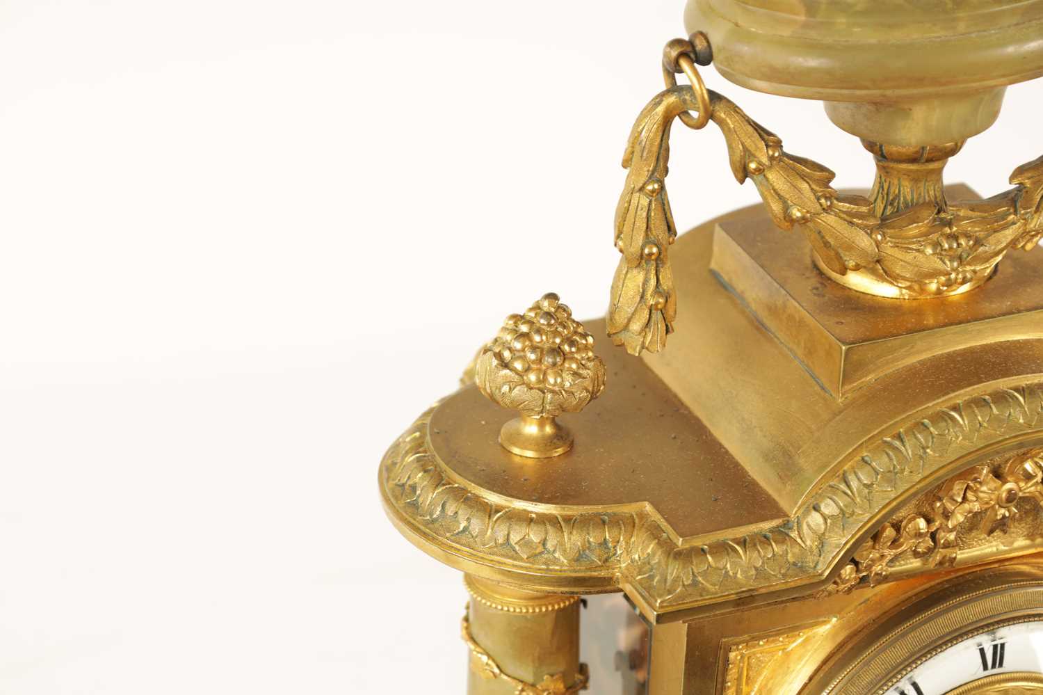 A LATE 19TH CENTURY FRENCH ORMOLU AND ONYX MANTEL CLOCK - Image 7 of 12