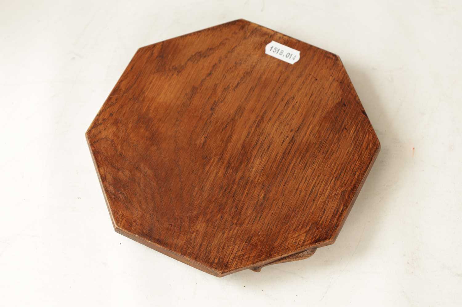 A ROBERT 'MOUSEMAN' THOMPSON OCTAGONAL OAK CHEESE BOARD - Image 4 of 5