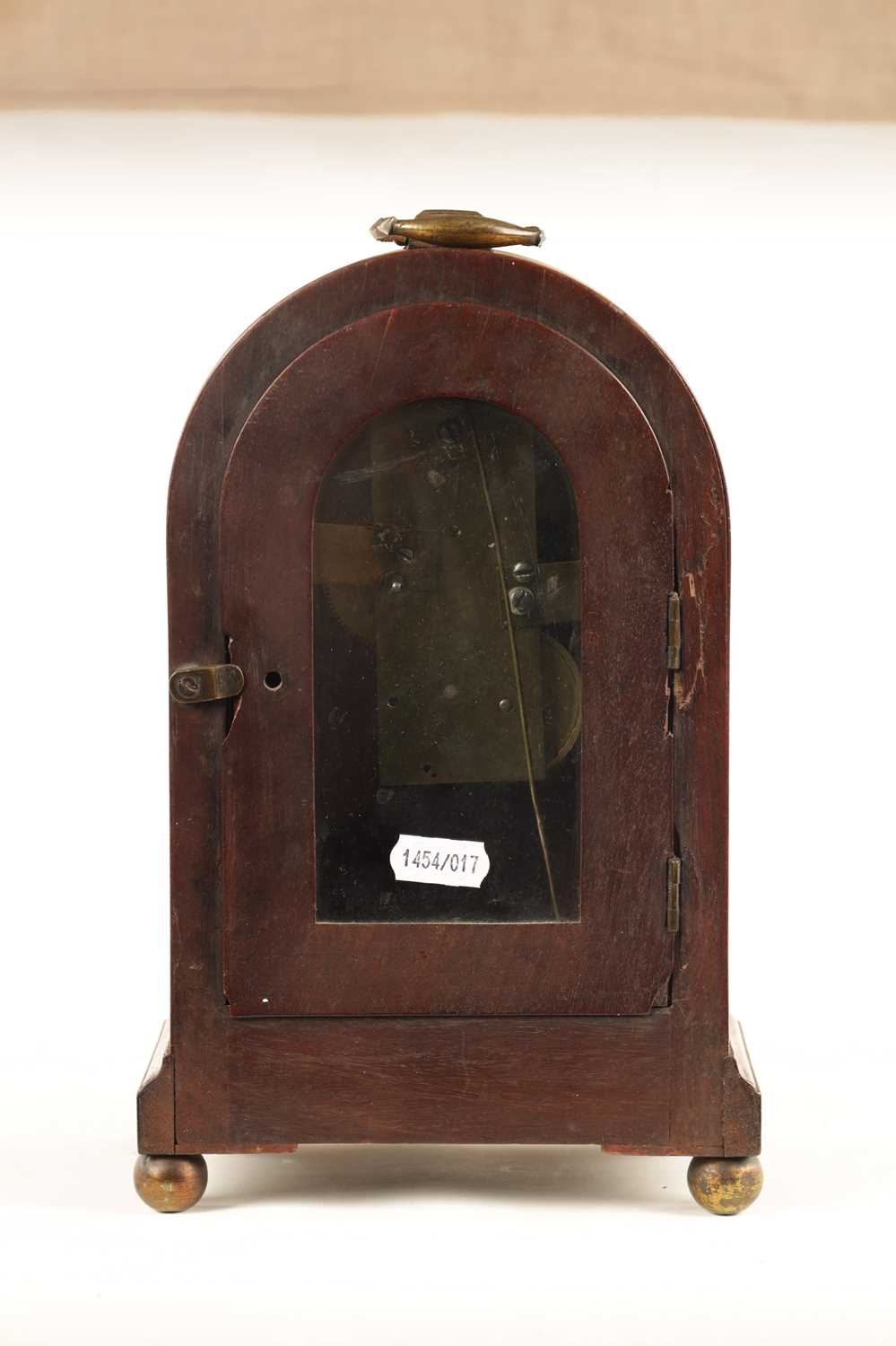 A GEORGE III BOXWOOD STRUNG AND MAHOGANY ARCH-TOP EIGHT-DAY VERGE MANTEL CLOCK - Image 7 of 12