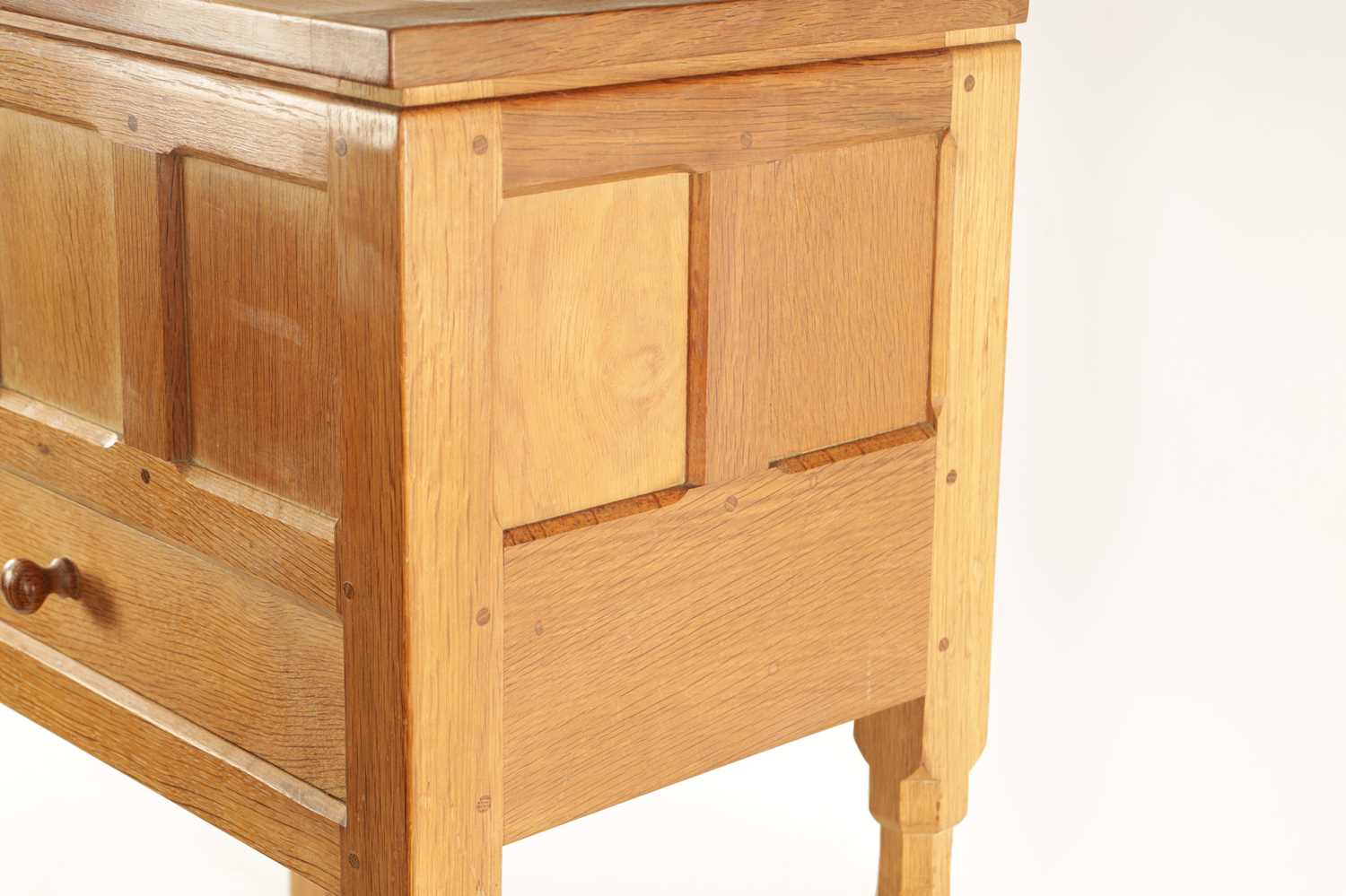 A ROBERT 'MOUSEMAN' THOMPSON JOINED ADZED LIGHT OAK SEWING BOX/SIDE CABINET - Image 4 of 11