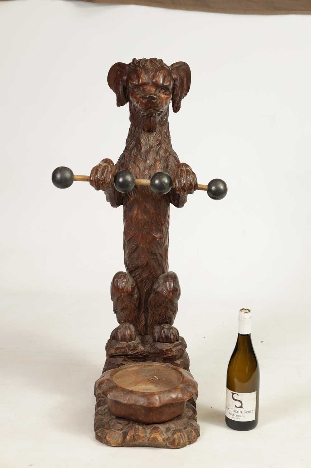 A 19TH-CENTURY BLACK FOREST CARVED WALNUT STICK STAND FORMED AS A BEGGING DOG - Image 2 of 8