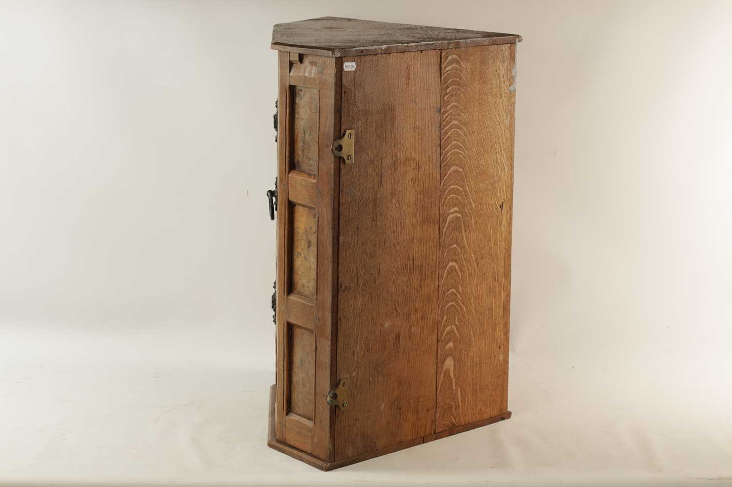 A FINE EARLY THOMAS 'GNOME MAN' WHITTAKER LIGHTLY ADZED AND BURR OAK HANGING CORNER CUPBOARD OF SMAL - Image 8 of 9