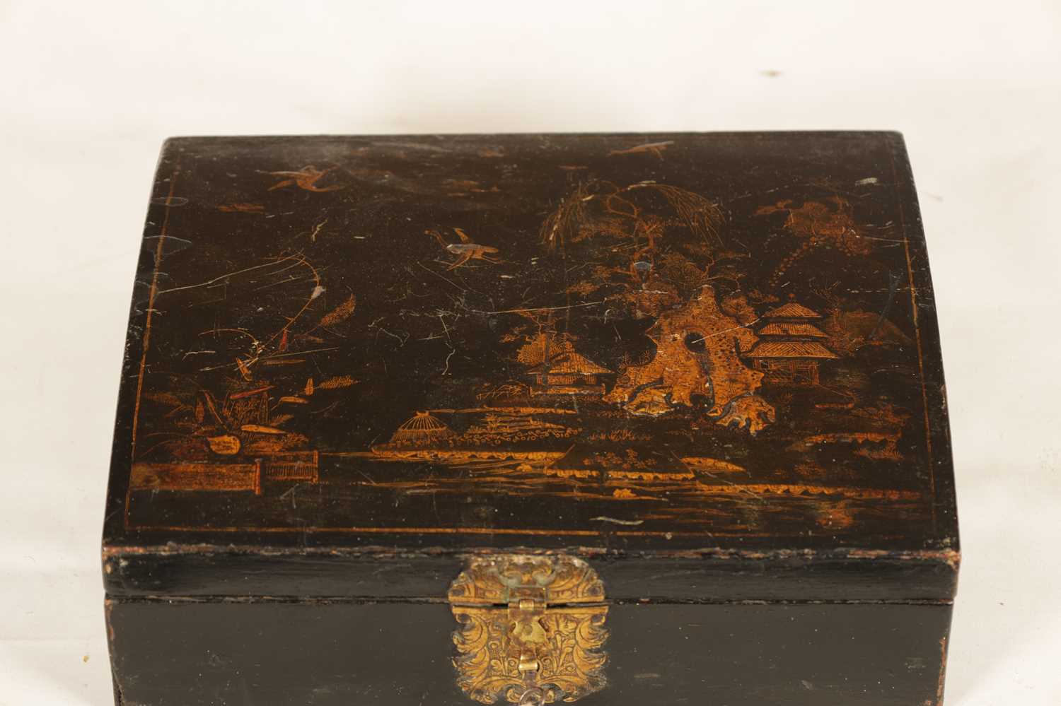 AN 18TH CENTURY DOMED TOPPED LACQUERED BOX - Image 11 of 11