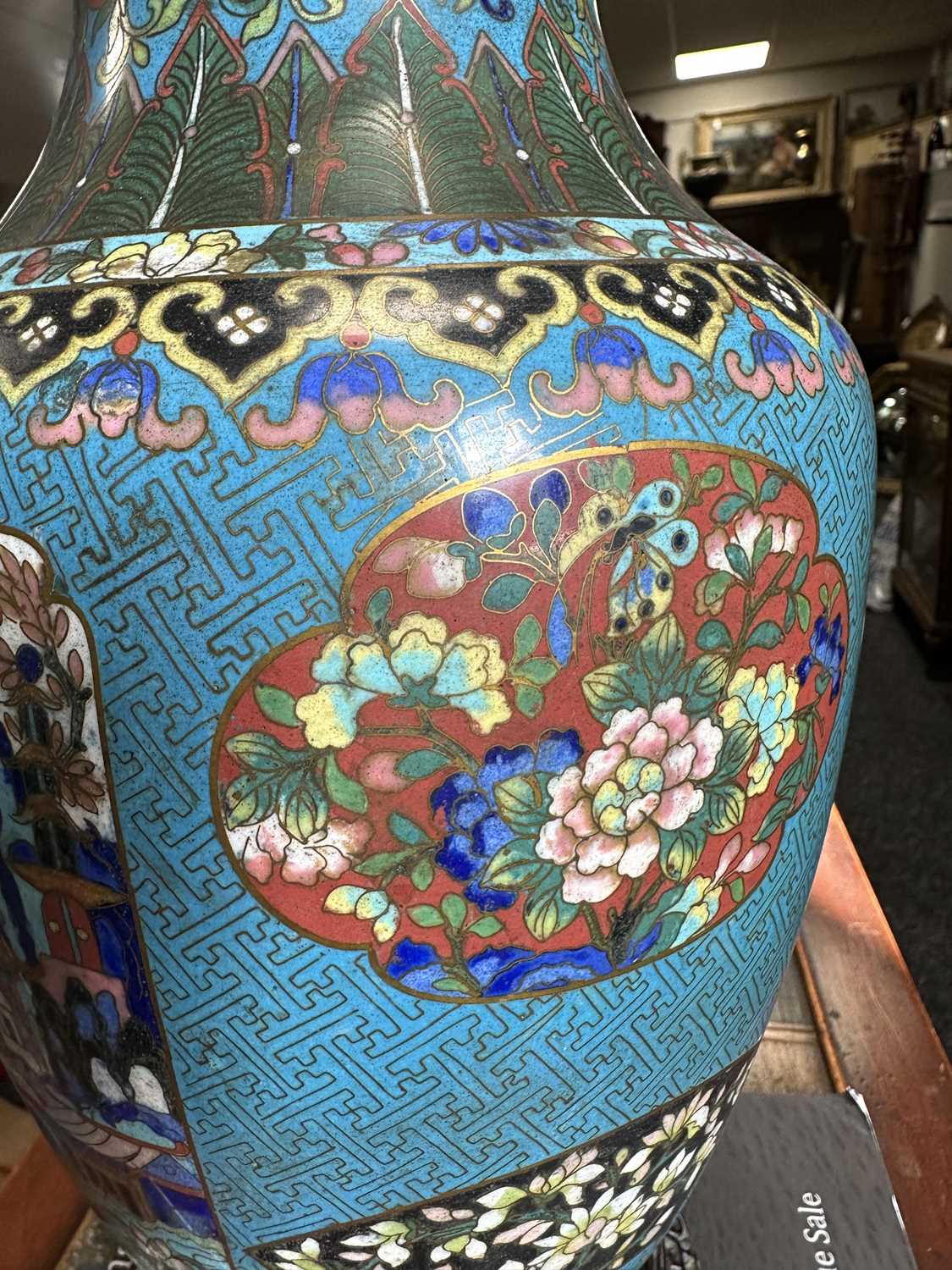 A LATE 19TH/EARLY 20TH CENTURY CENTURY CHINESE CLOISONNE VASE LAMP - Image 13 of 34