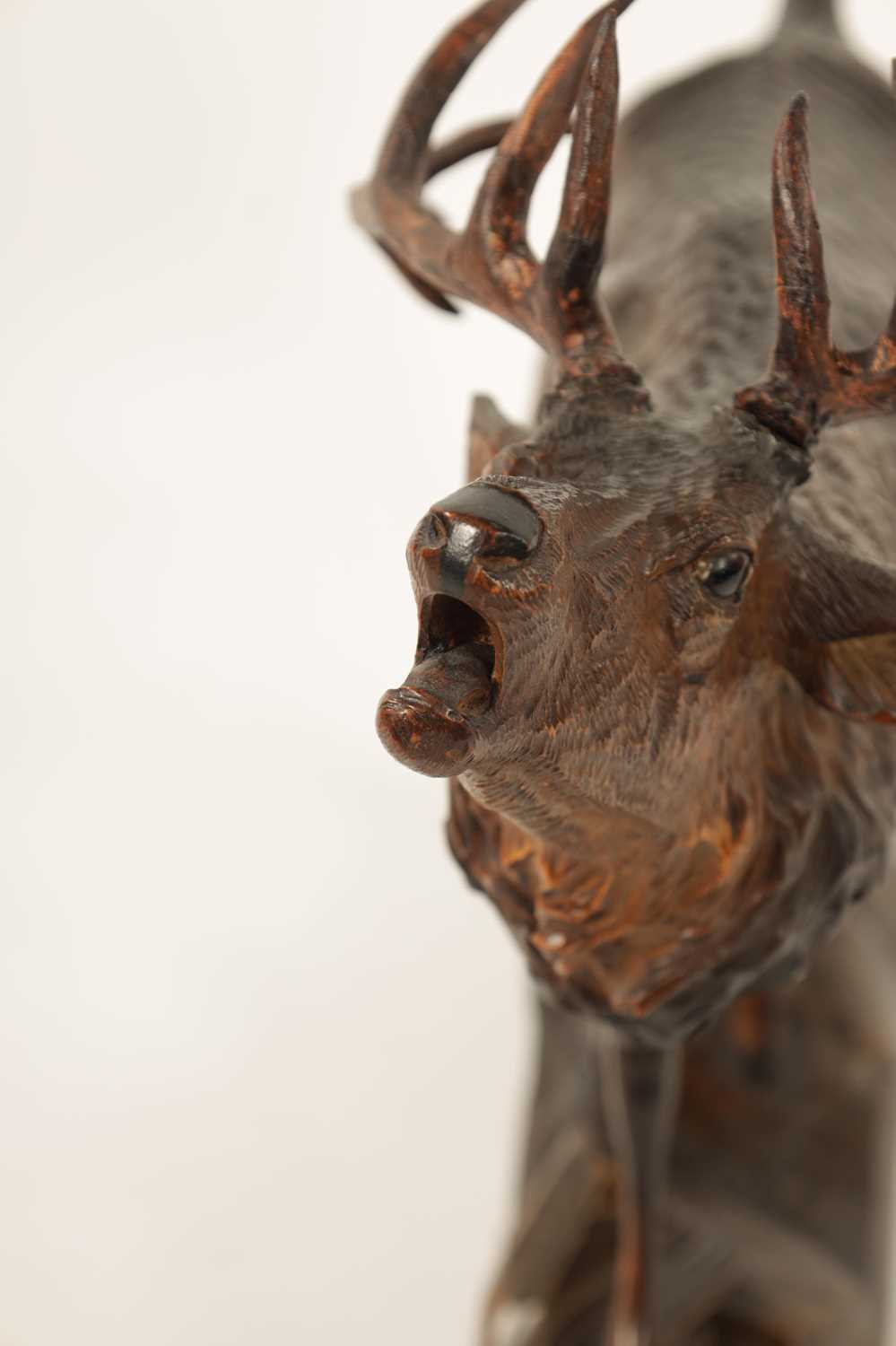 A LARGE EARLY 20TH CENTURY AUSTRIAN CARVED STAG - Image 7 of 7