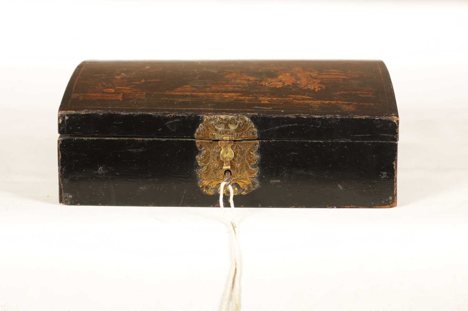 AN 18TH CENTURY DOMED TOPPED LACQUERED BOX - Image 3 of 11