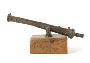 A 17TH/18TH CENTURY INDONESIAN ‘LANTAKA’ BRONZE SWIVEL CANNON