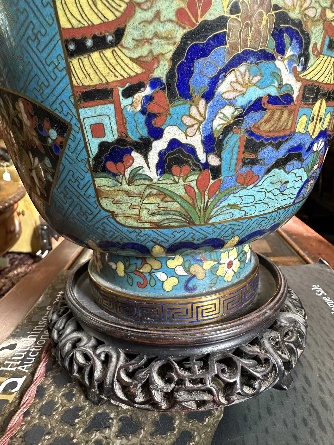 A LATE 19TH/EARLY 20TH CENTURY CENTURY CHINESE CLOISONNE VASE LAMP - Image 29 of 34