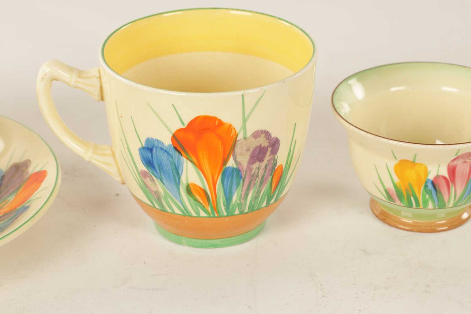 A COLLECTION OF CLARICE CLIFF “CROCUS” PATTERN POTTERY - Image 8 of 11