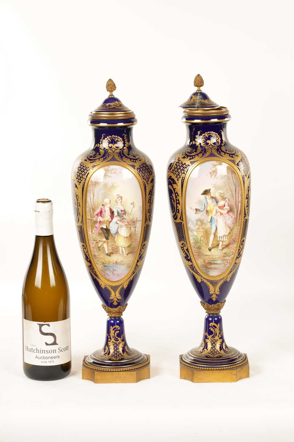 A PAIR OF LATE 19TH-CENTURY SERVES STYLE PORCELAIN LARGE CABINET VASES - Image 18 of 20