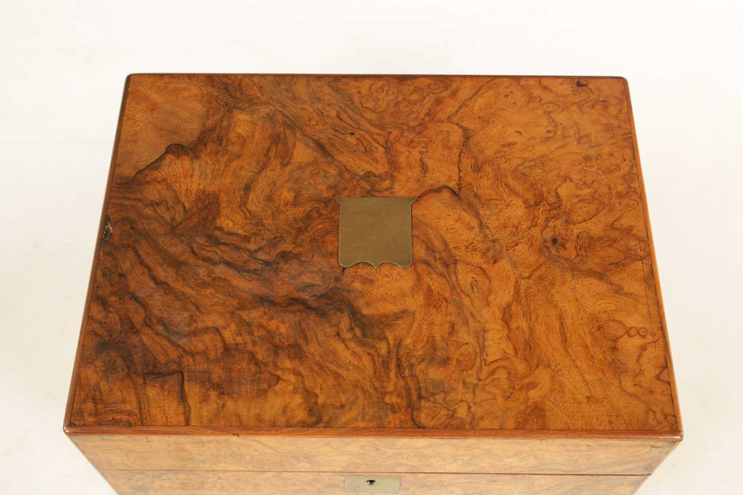 A LATE 19TH CENTURY BURR WALNUT VANITY CASE - Image 2 of 19