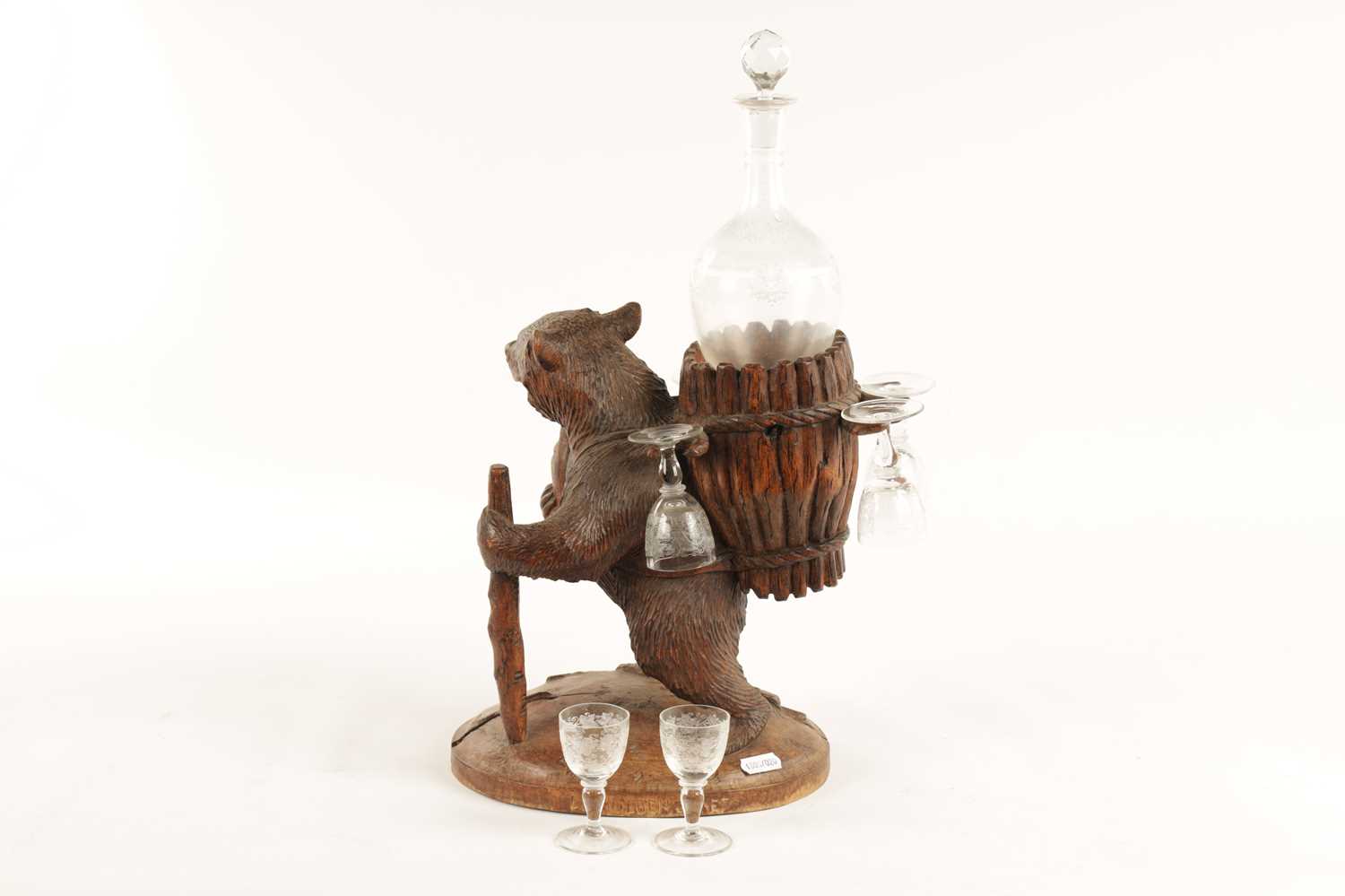 A LATE 19TH CENTURY SWISS CARVED BLACK FOREST BEAR DECANTER STAND - Image 11 of 13