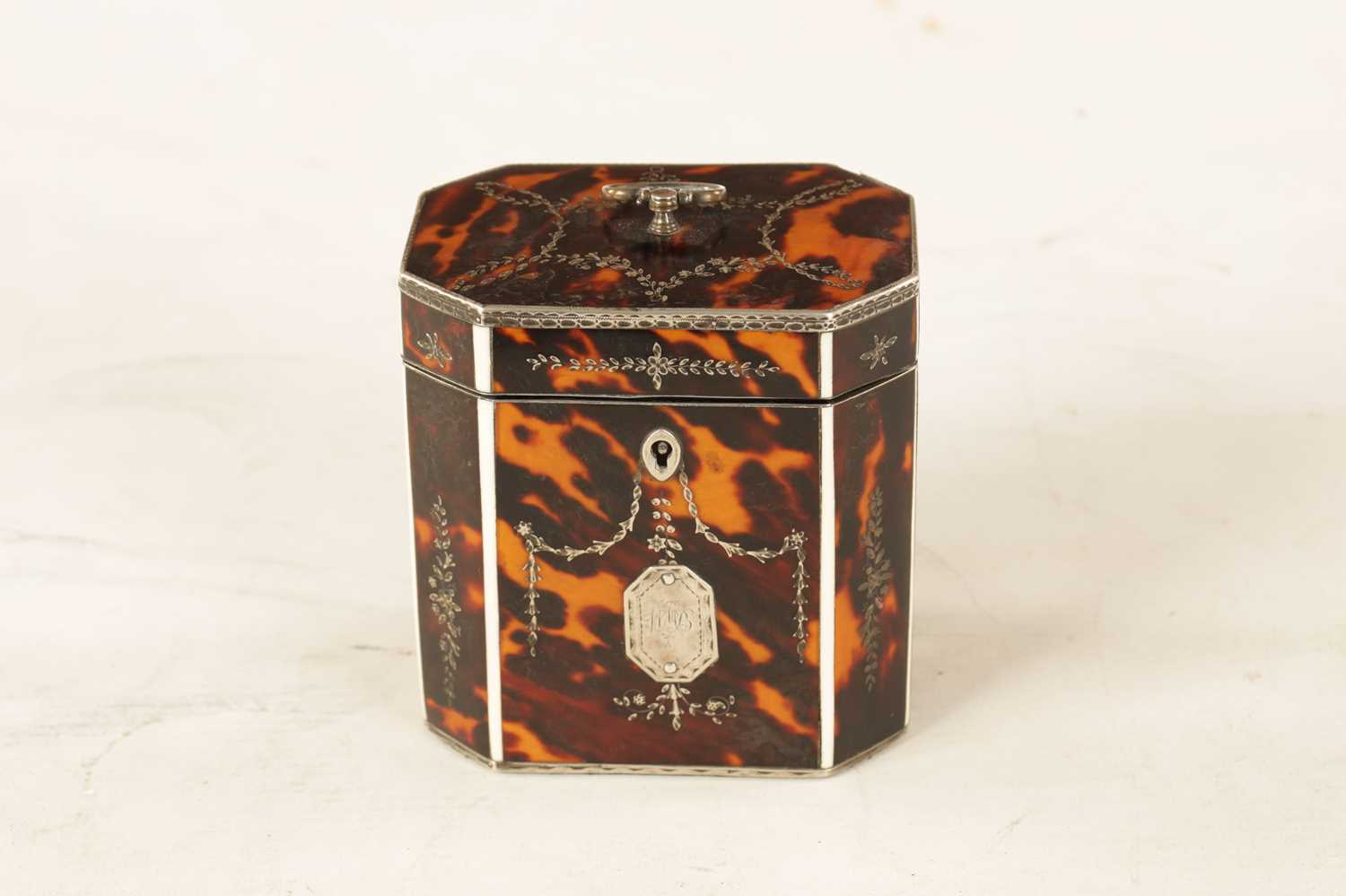 A FINE GEORGE III TORTOISHELL, IVORY AND SILVER MOUNTED FACETTED TEA CADDY - Image 2 of 12