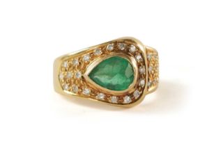 AN 18CT GOLD EMERALD AND DIAMOND RING