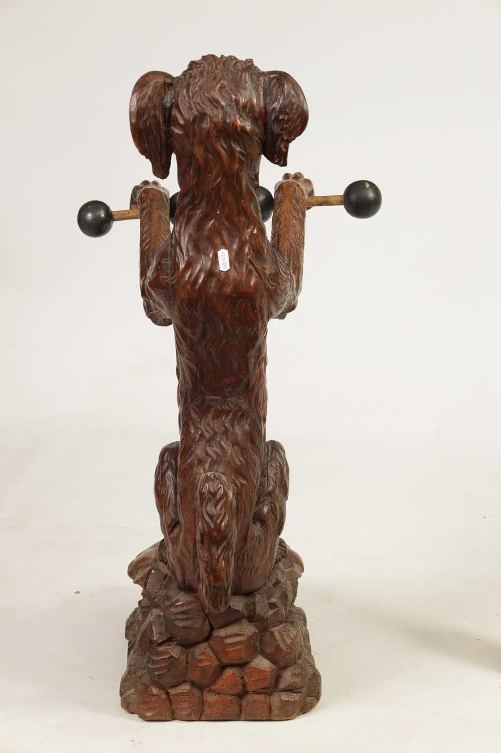 A 19TH-CENTURY BLACK FOREST CARVED WALNUT STICK STAND FORMED AS A BEGGING DOG - Image 8 of 8