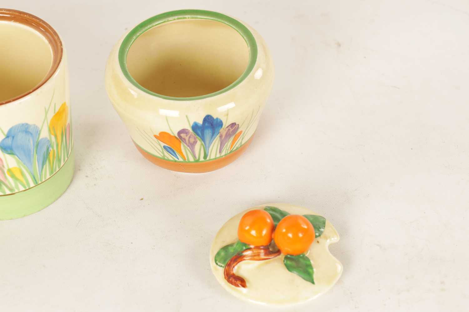 A COLLECTION OF CLARICE CLIFF “CROCUS” PATTERN POTTERY - Image 6 of 11