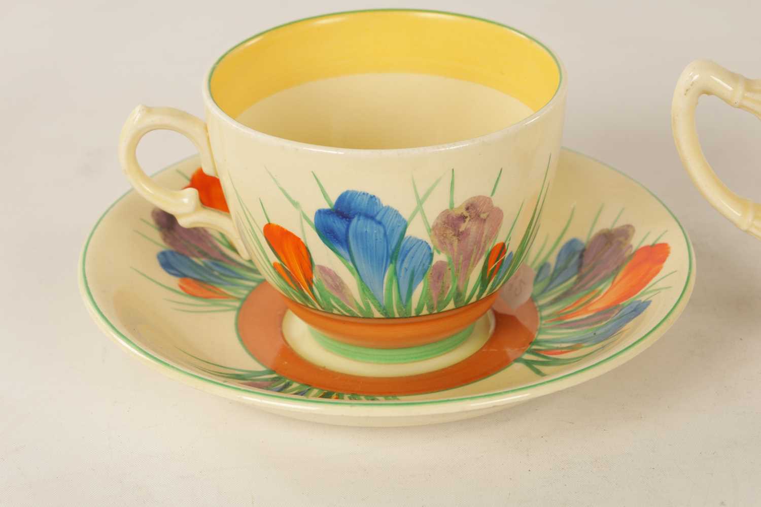 A COLLECTION OF CLARICE CLIFF “CROCUS” PATTERN POTTERY - Image 7 of 11