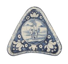 AN 18TH/EARLY 19TH CENTURY DELFT/FAIENCE TRIANGULAR SHALLOW DISH