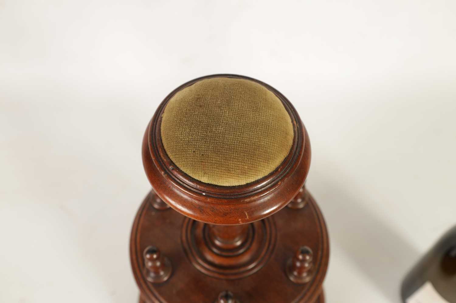 A 19TH CENTURY TURNED MAHOGANY BOBBIN STAND - Image 4 of 6