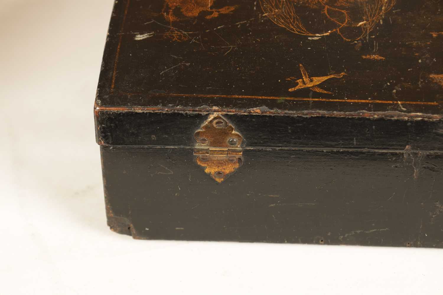 AN 18TH CENTURY DOMED TOPPED LACQUERED BOX - Image 6 of 11