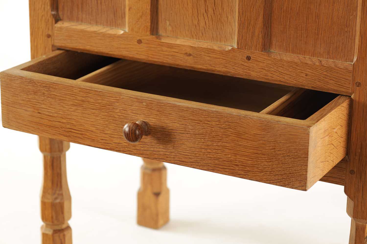 A ROBERT 'MOUSEMAN' THOMPSON JOINED ADZED LIGHT OAK SEWING BOX/SIDE CABINET - Image 2 of 11