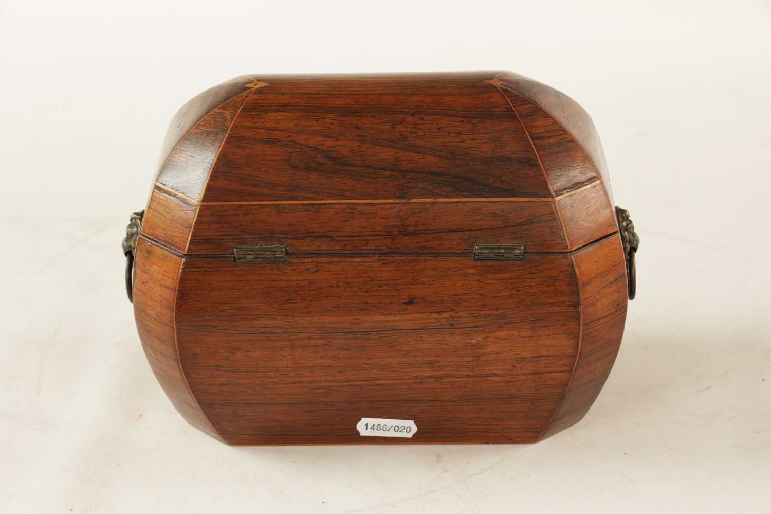 A REGENCY ROSEWOOD AND BOXWOOD INLAID BOMBE SHAPED TEA CADDY - Image 5 of 11