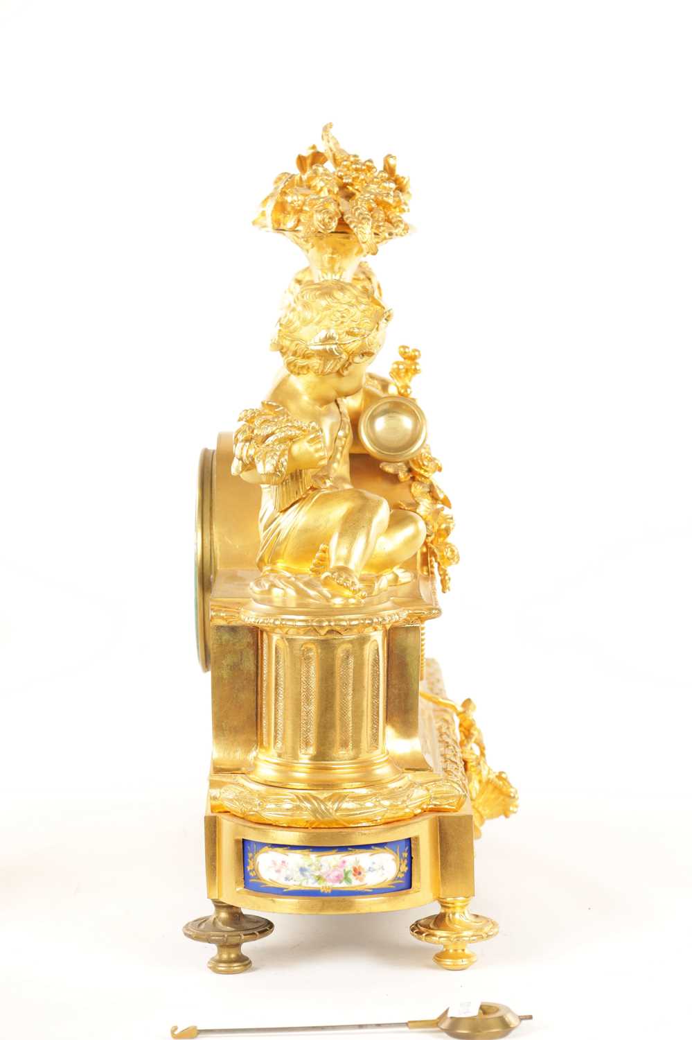 A 19TH CENTURY ORMOLU AND SEVRES STYLE PORCELAIN PANELLED MANTEL CLOCK - Image 9 of 13